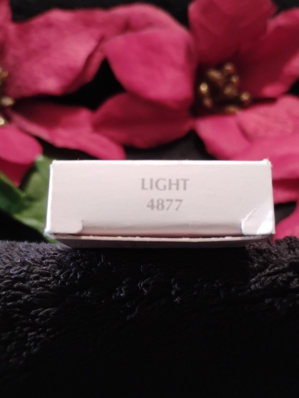 Mary Kay Powder Perfect Pressed Powder - Light Beige Compact - Picture 2 of 2